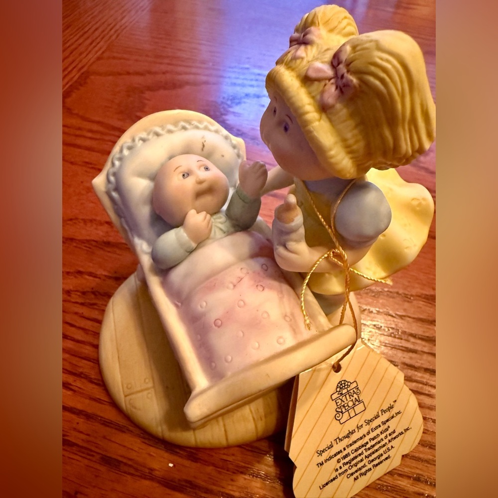 Cabbage Patch Kids Figurine with Cradle-Rare - Picture 5 of 7